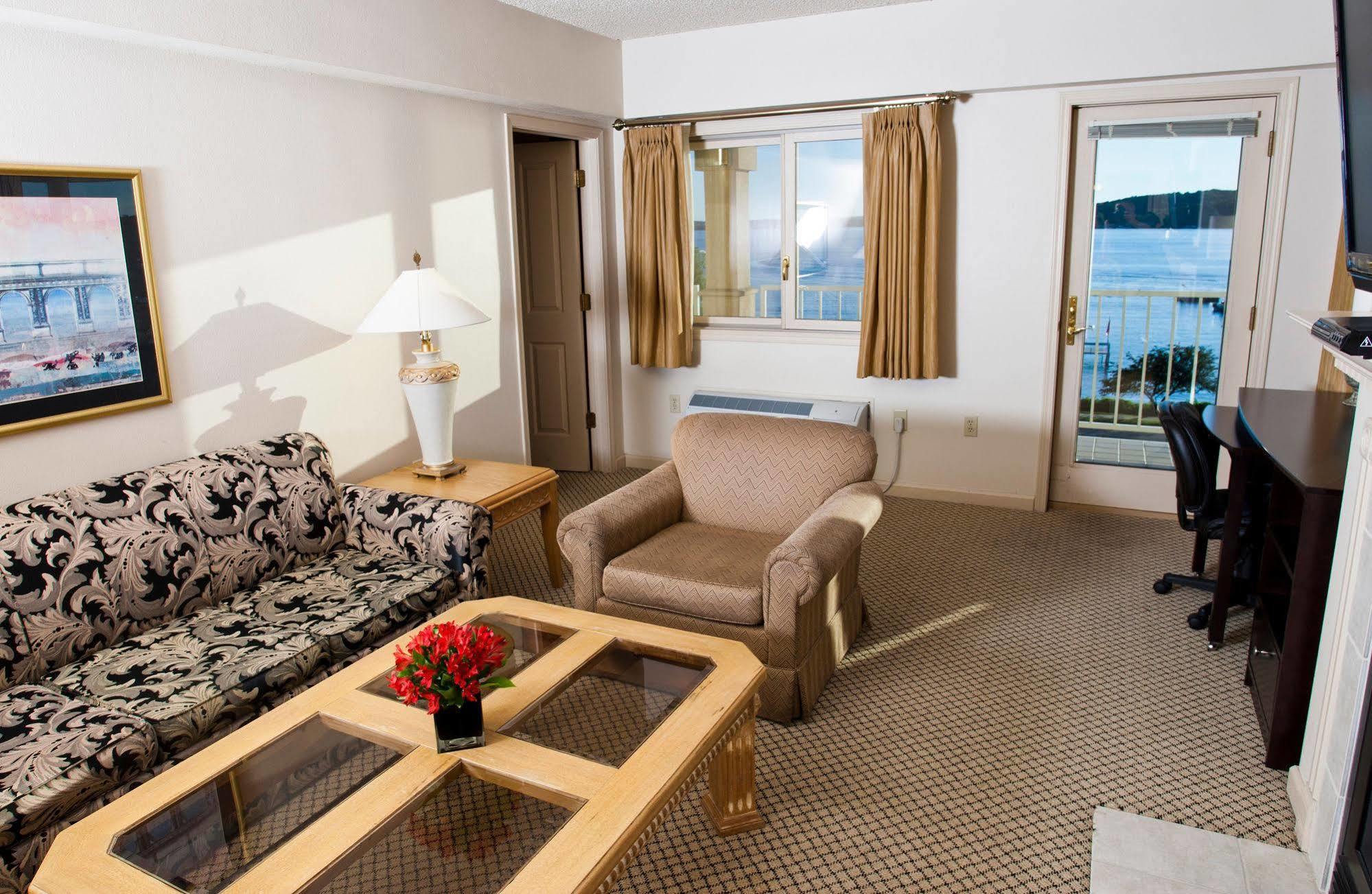 Bella Vista Suites Lake Geneva Exteriör bild